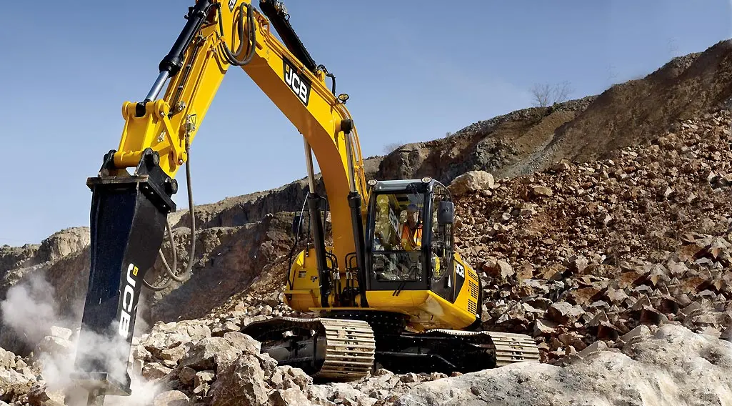 Екскаватор JCB-220 з ковшем та гідромолотом